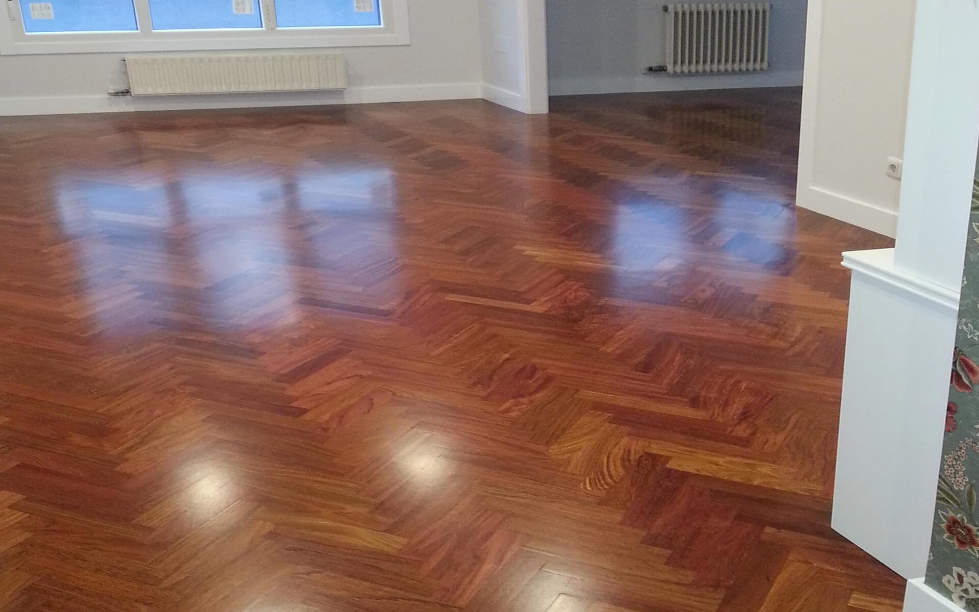 Instaladores de pavimentos de madera en Romai